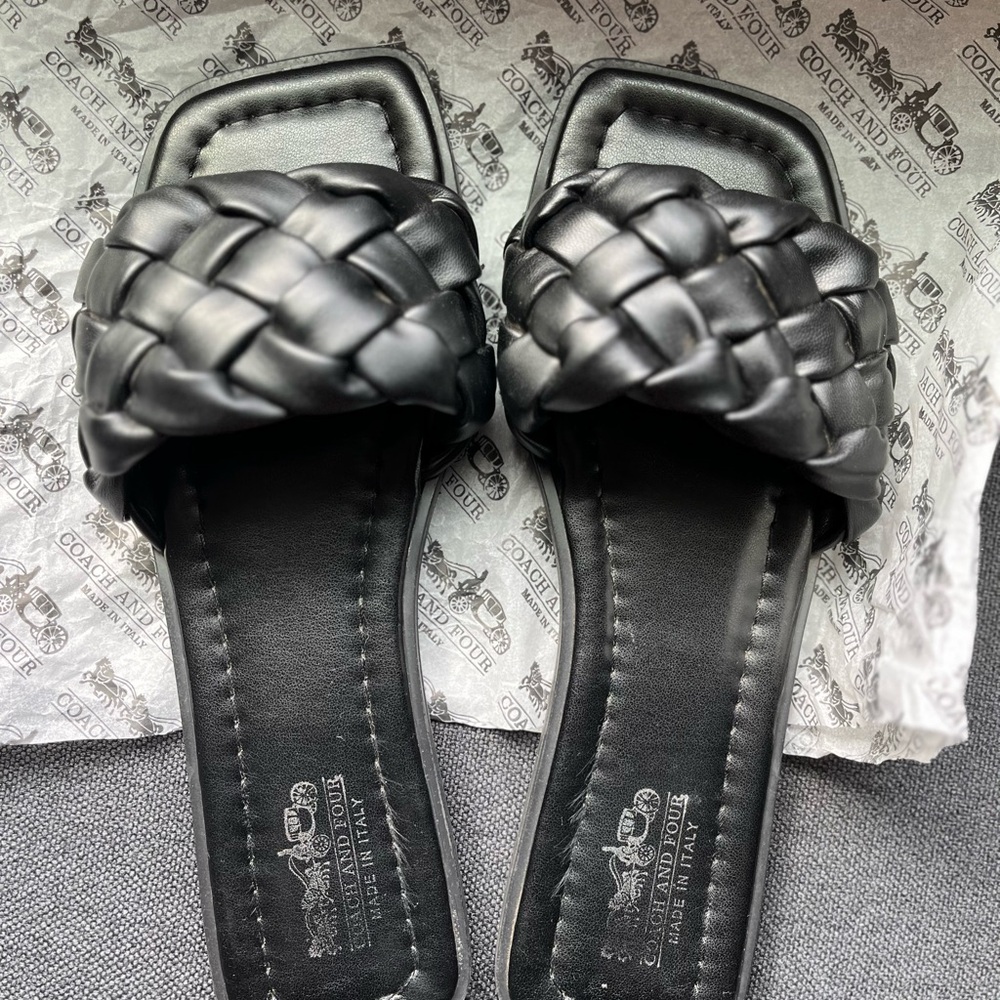 COACH AND FOUR BLACK SPIRA SANDALS SIZE 8